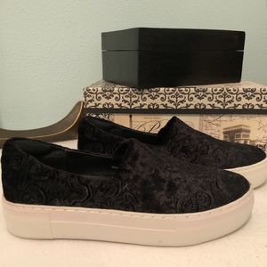 NWOT J/Slides Angelica Crushed Velvet Slip-On